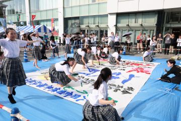 書道パフォーマンス01（本庄東高校）