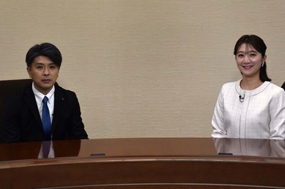 宇田川委員長とインタビュアーの写真