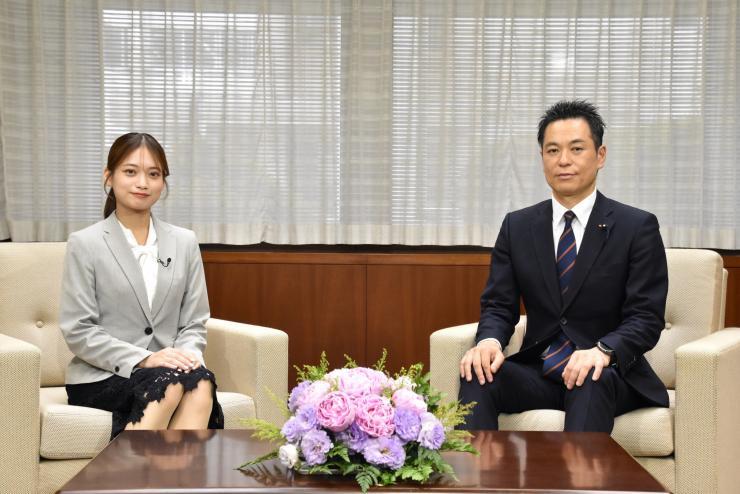 議運委員長収録写真