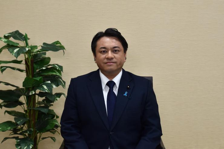 井上航議員の写真