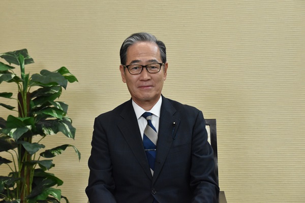 中屋敷慎一議員の写真