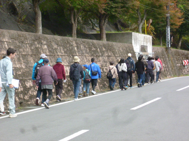 堤体内部へ出発