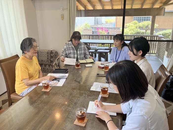 取材の様子（パンニャ・メッタ蓮華会）